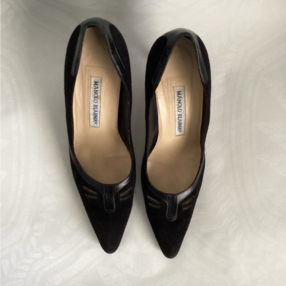 Manolo Blahnik Suede and Leather Pumps, Size 37 (6.5 US) - Picture 2 of 10